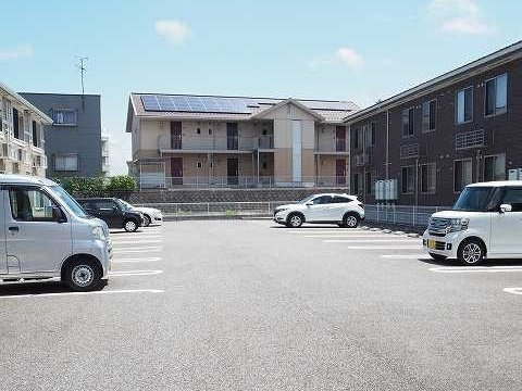 アッシュ８　Ａの駐車場