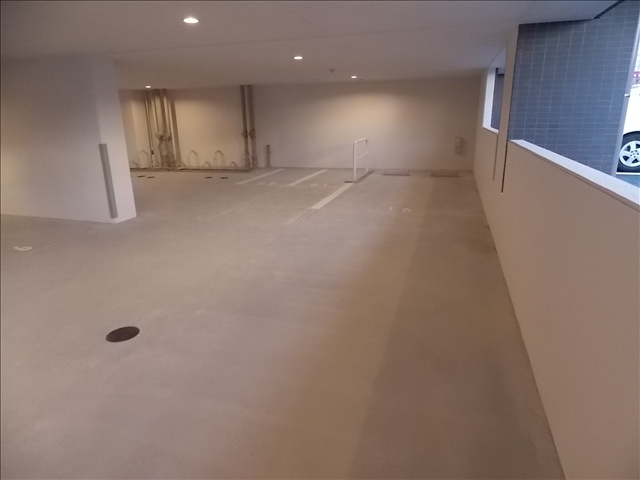 ロイヤルマークス藤が丘の駐車場