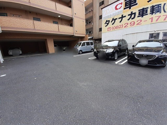 ワンダフルパレスＮＩの駐車場