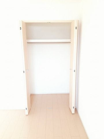 エレナ　メゾンＣの収納