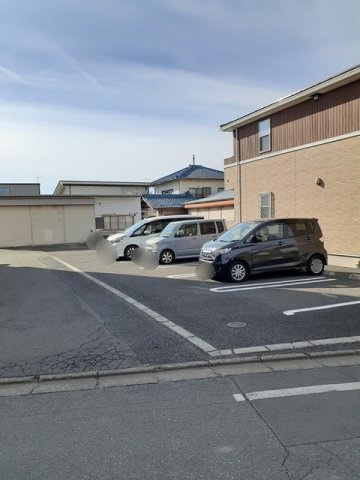 エレナ　メゾンＣの駐車場