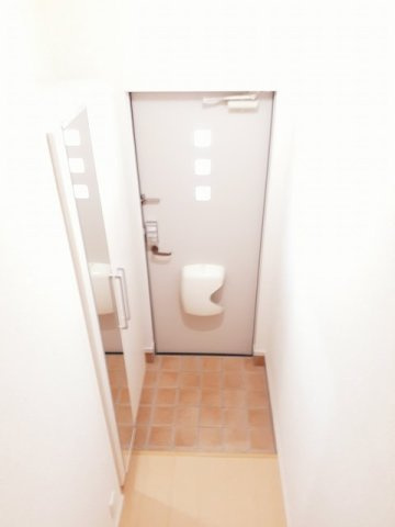 エレナ　メゾンＣの玄関