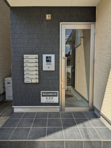 ハーモニーテラス黒門町のエントランス