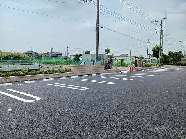 サンライズ　リバー　ＮＫの駐車場