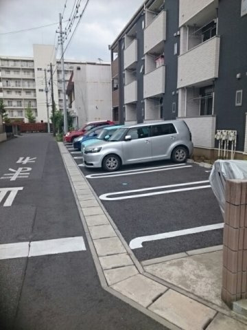 ソレアード南流山の駐車場