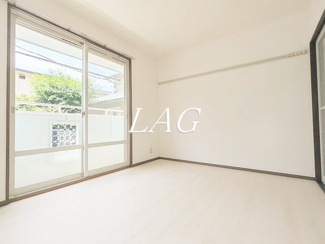 【居間・リビング】 | カーサビアンカ | 洋室のお部屋です。