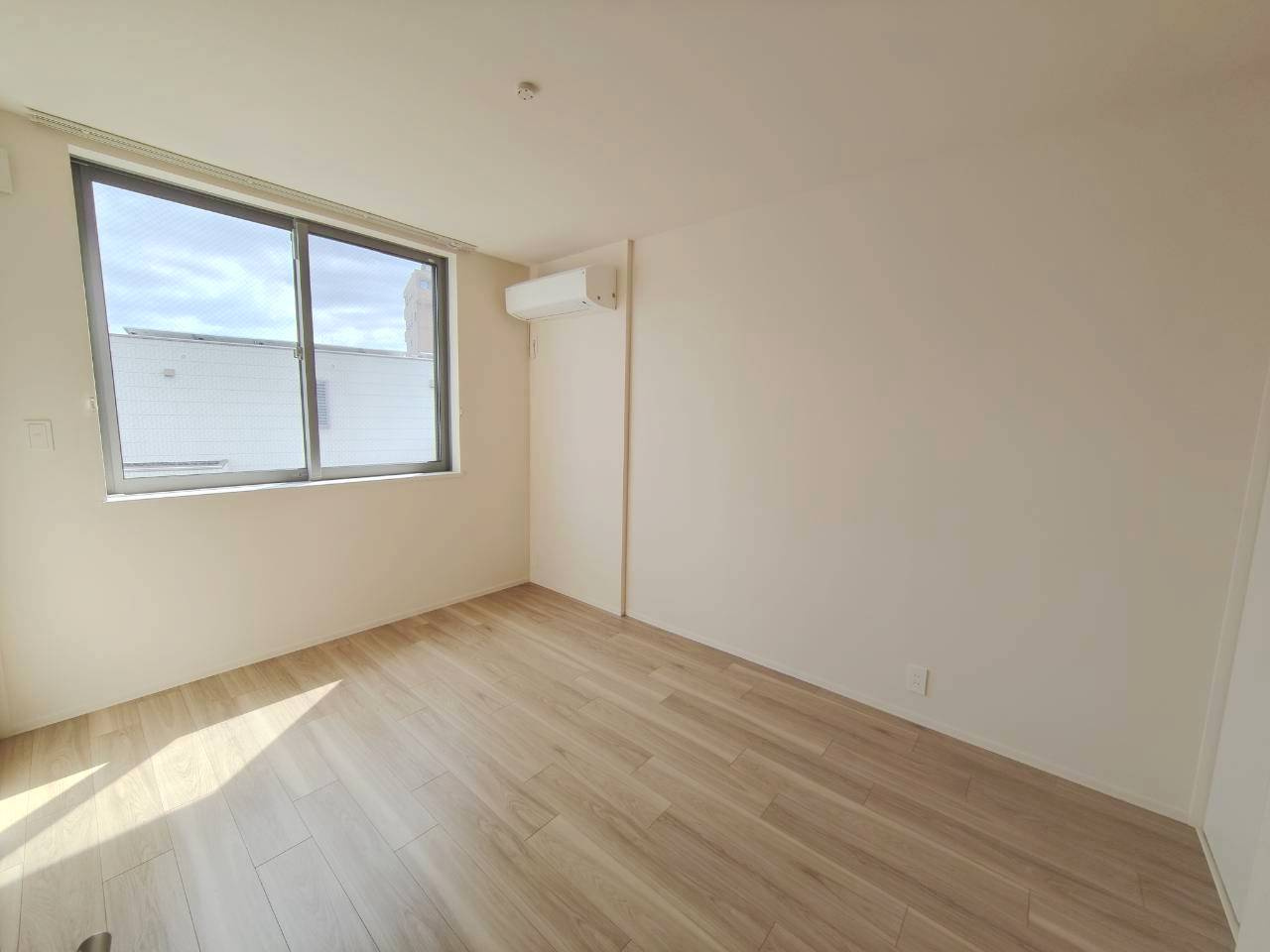 メゾン・クリザンテーモの洋室|★明るい南向きのお部屋です★
