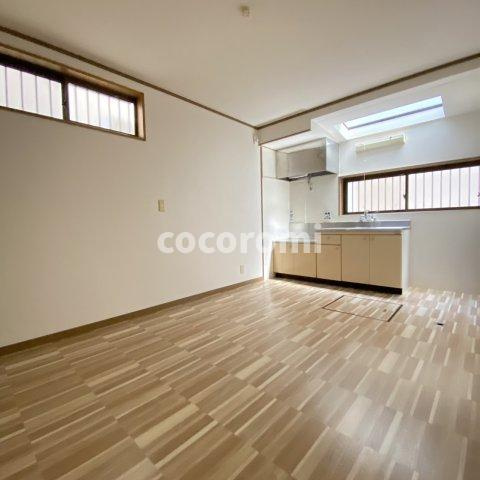 寝屋川市美井元町戸建の居間・リビング