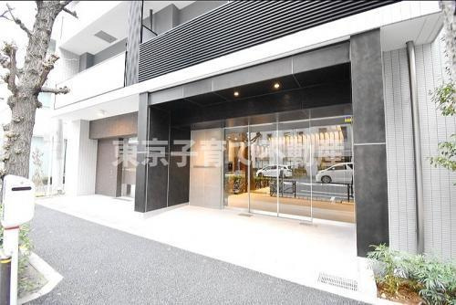 クレストコート本郷三丁目のエントランス
