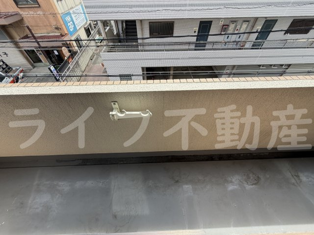 レジデンスグラッソーレのバルコニー|外からの目が気にならないバルコニーで洗濯物が干せます
