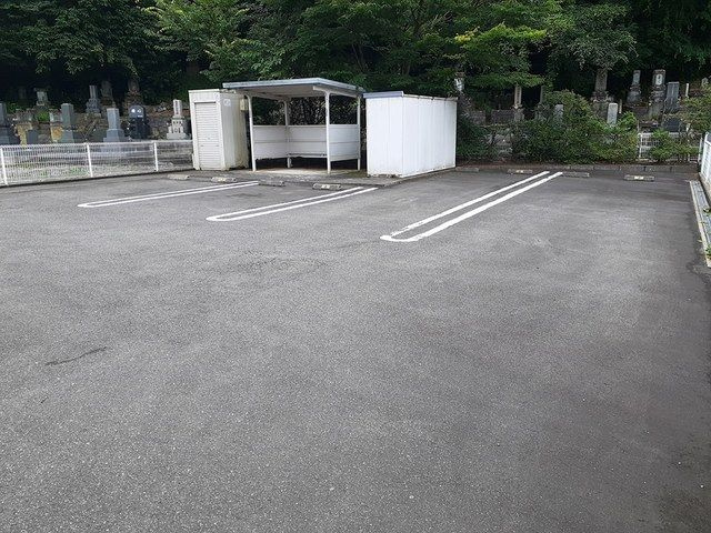 イースト．ウィングの駐車場