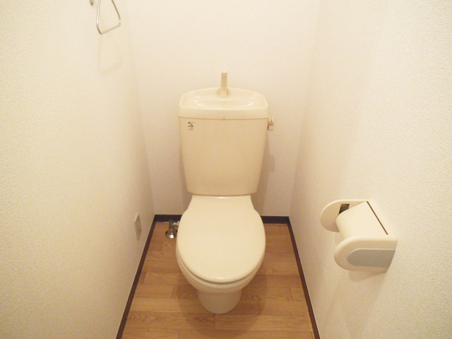 コート・ジュネスのトイレ|トイレスペースはゆったり空間♪