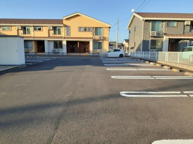 トレフル　Ｋの駐車場
