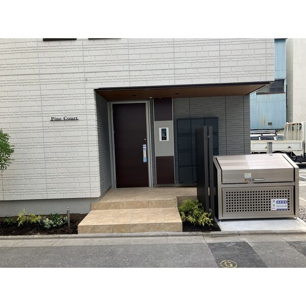 Pine Courtのエントランス