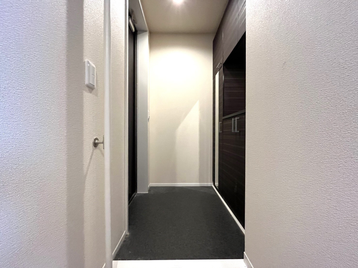 シャーメゾン寝屋川中央の玄関