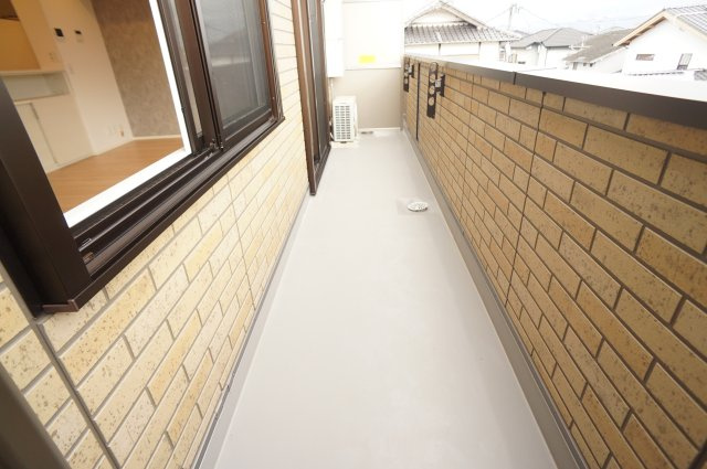 熊本市南区御幸笛田３丁目のアパートのバルコニー