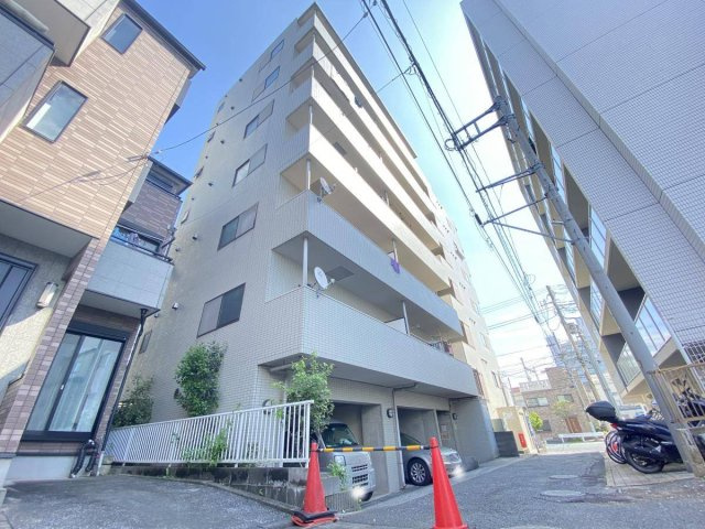 ファーストクラス南太田の外観