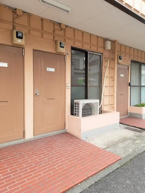 ハイツカワイのエントランス