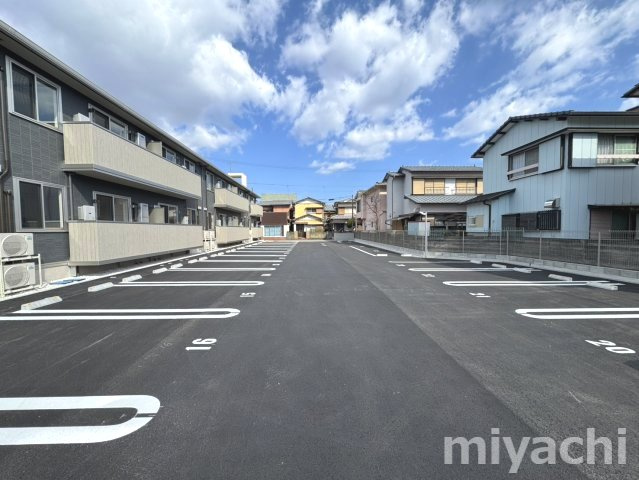 オリエンタルコート南田宮の駐車場
