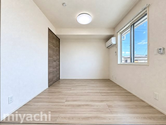 オリエンタルコート南田宮の洋室