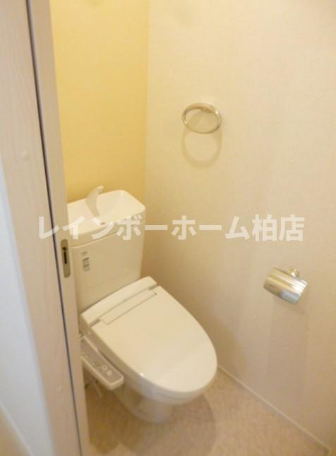 仲介手数料50％半額キャンペーン物件のトイレ|落ち着いた色調のトイレです