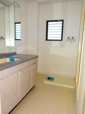 レ・シルフィードの洗面所|脱衣スペースもあります