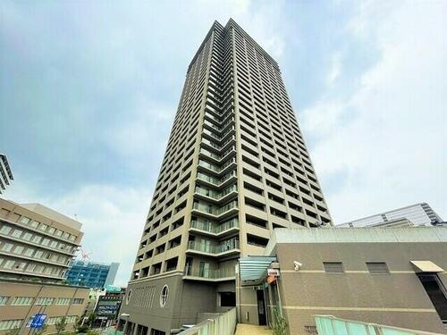ザ・香里園タワーの外観|新しい生活にいかがでしょうか？外観はお住まいの顔になります。こだわりたいポイントですね。水回りリフォームやリノベーションも承ってます。
■現地見学・資金計画相談・住宅ローン相談もお問合せ受付中■