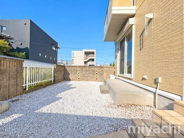 クウラージュ　Eの庭