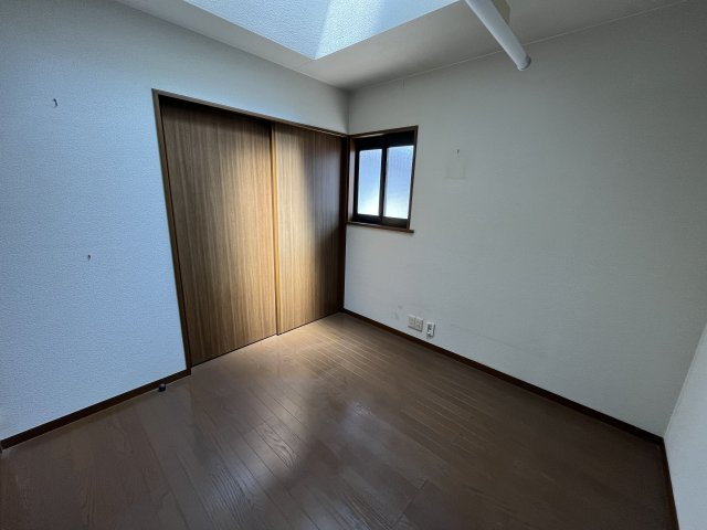 大井南売家の洋室