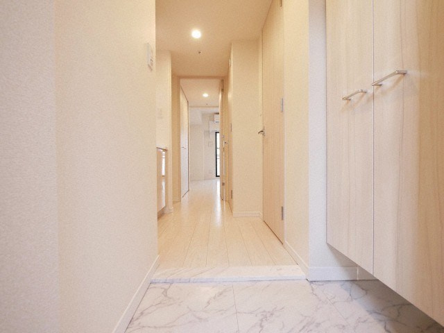 ルーエ本町の玄関