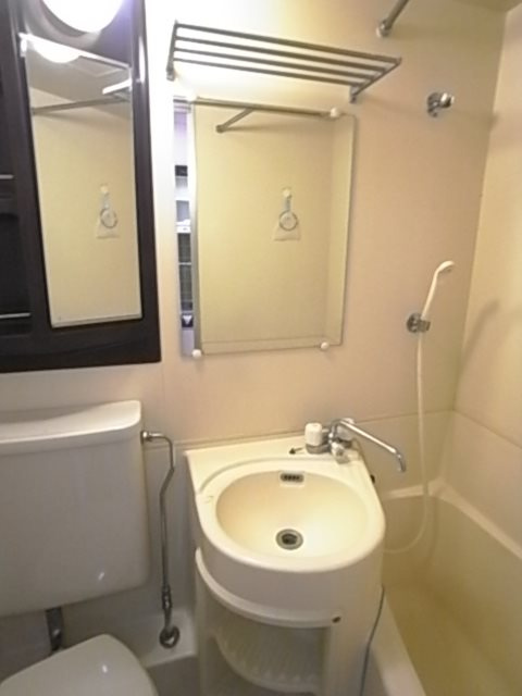 コスモプラザ三宮の洗面所