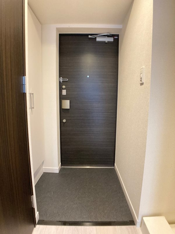 Lala place難波ガルテンの玄関