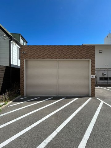 Luxe神戸WESTの駐車場
