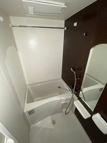 Luxe神戸WESTの浴室