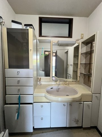 勝田郡勝央町黒坂　中古住宅　3L・DKの独立洗面台
