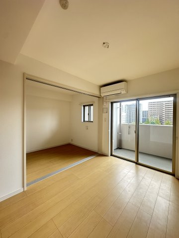 LIBTH博多住吉PREMIERの居間・リビング