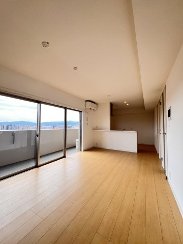LIBTH博多住吉PREMIERの居間・リビング