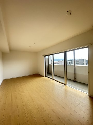 LIBTH博多住吉PREMIERの居間・リビング