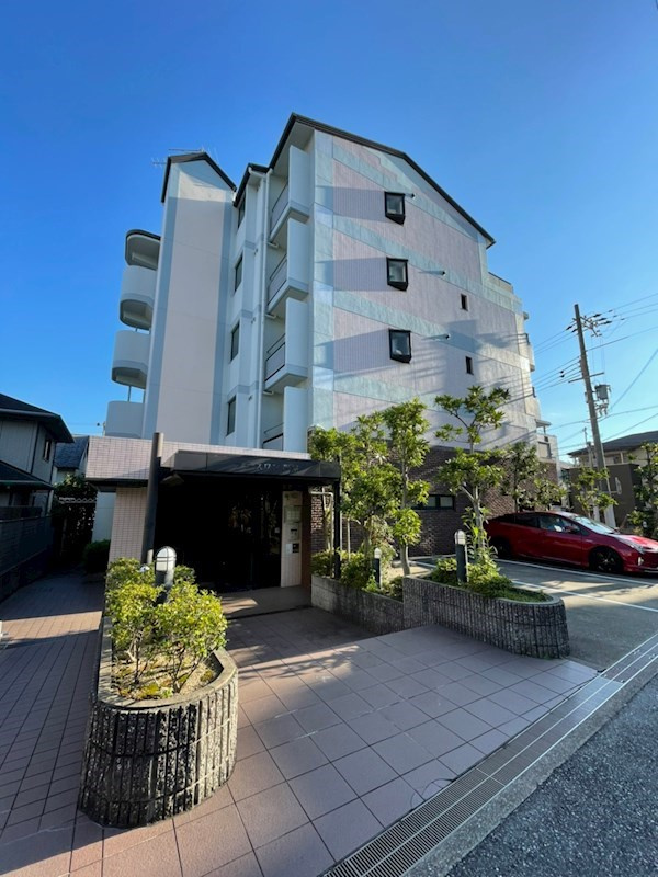 プラスワン芦屋の外観