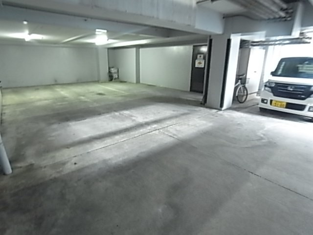 尼崎市水堂町４丁目の賃貸マンションの駐車場