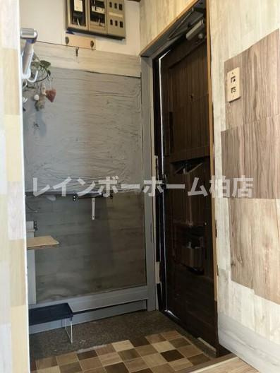 特典：仲介手数料が無料です!!の玄関|収納もある玄関です