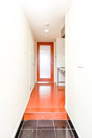 サヴォイバンヤンツリー　10階の玄関|別号室（反転タイプ）のものです。現状優先になります。