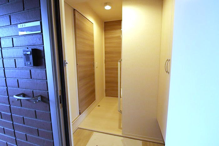 D-room城野の玄関