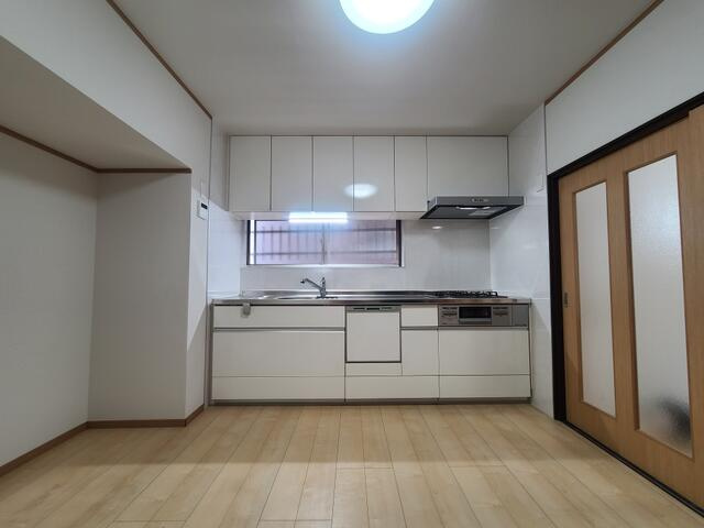 （T016）東京都江戸川区大杉3-21-13戸建の居間・リビング