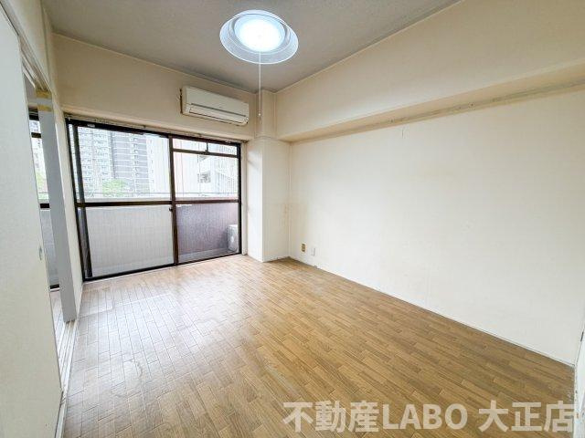 青風ハイツの洋室