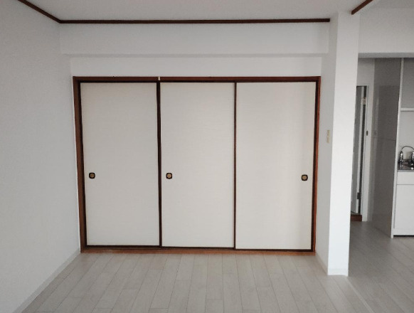 寝屋川サンハイツB棟の子供部屋|リビング横の洋室
■物件内覧・資金計画相談・住宅ローン相談、リフォーム相談、お問合せ受付中■
※当日・翌日のご内覧、ご相談はお電話でのお問合せがスムーズです！