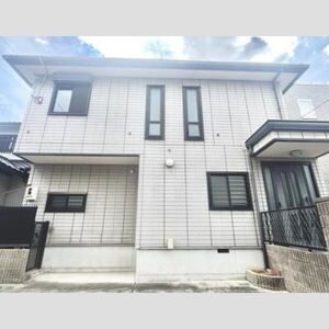 米が瀬町戸建のエントランス