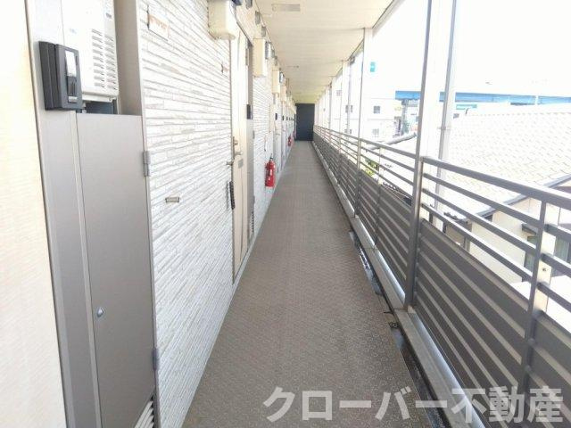 クレイノ福江のエントランス