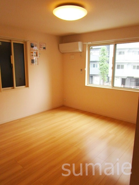 メゾン　ルミエールの寝室|キレイなフローリングのお部屋です♪