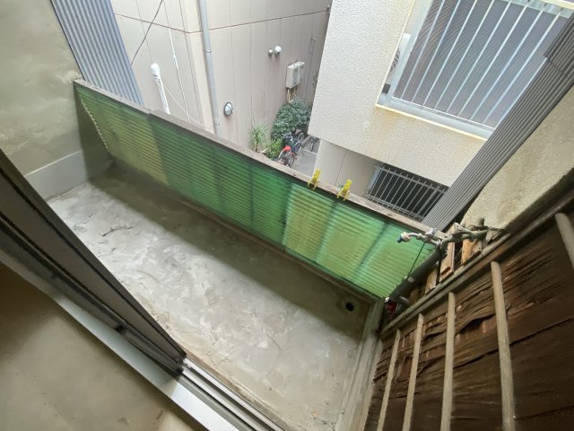 錦水荘のバルコニー|外からの目が気にならないバルコニーで洗濯物が干せます